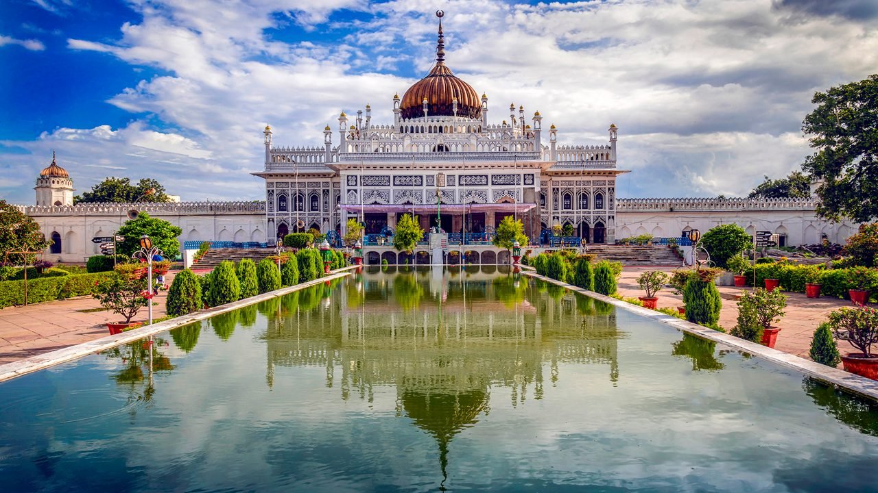 Lucknow Agra Tour